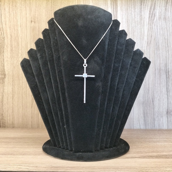 Collana in argento con pendente a croce
