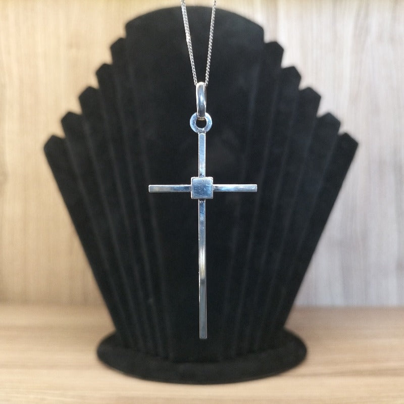 Collana in argento con pendente a croce