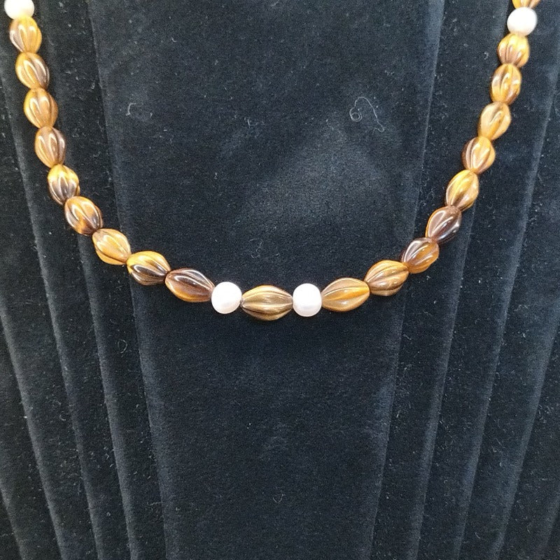 Collana grani occhio di tigre e perle di lago con chiusura in argento dorato