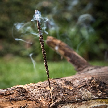 Incenso a bastoncino fatto a mano alla Mirra