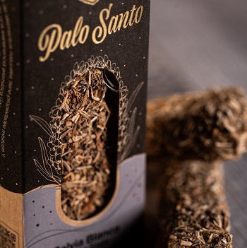 Legnetto di Palo Santo ricoperto con polvere di Salvia Bianca