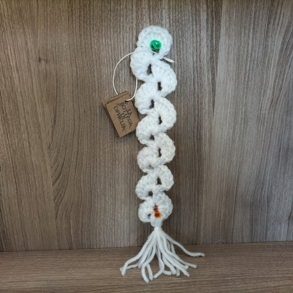 Segnalibro all'uncinetto bianco